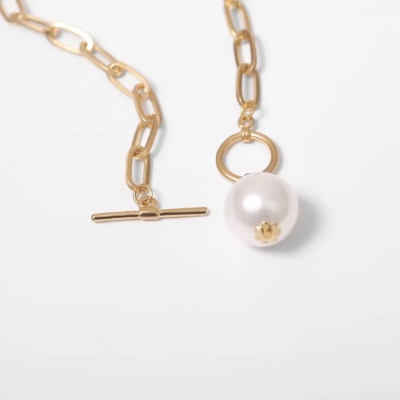 3/$30 💛 Faux Pearl Chain Necklace - Picture 6 of 7